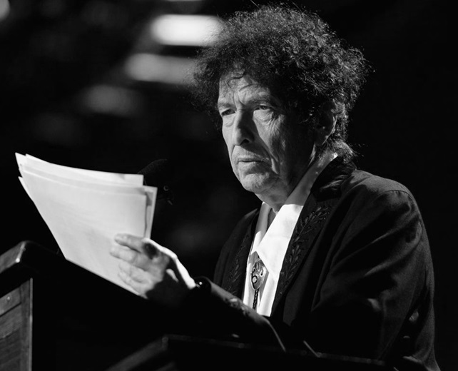 Bob Dylan finalmente acepta el Premio Nobel de Literatura