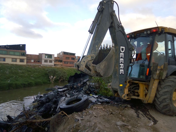 Extraídas cerca de 270 toneladas de basuras del río Tunjuelito
