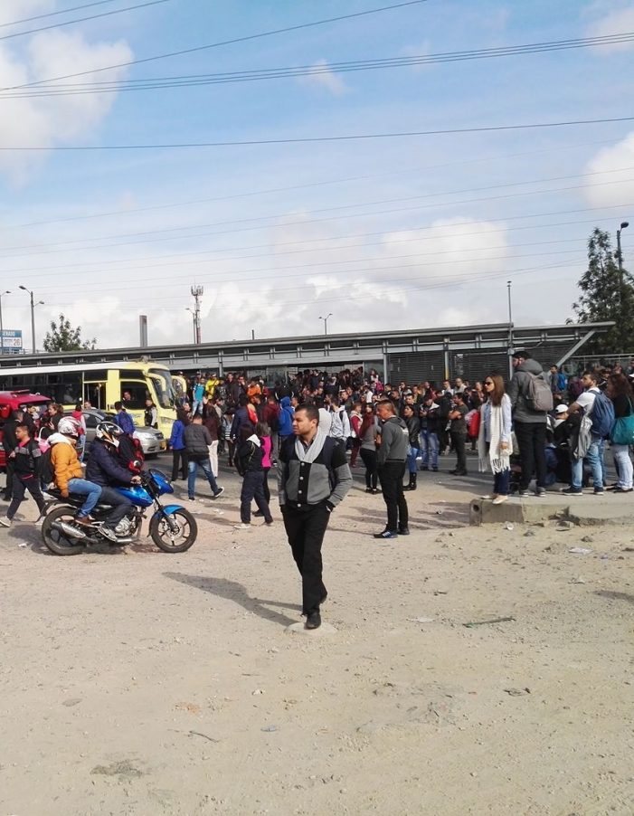 Bloqueada la Autopista Sur por protestas por mal servicio de TransMilenio a Soacha