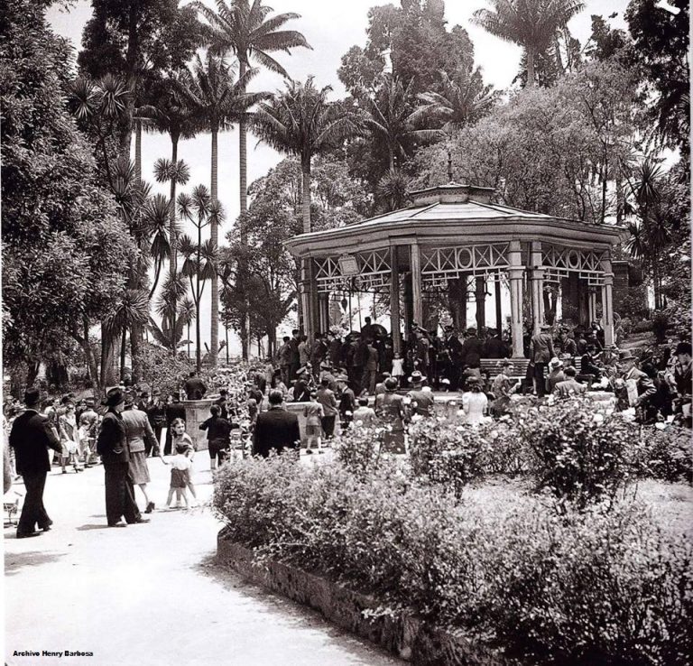Quiosco de la Música en el Parque de la Independencia. Bogotá (1945)