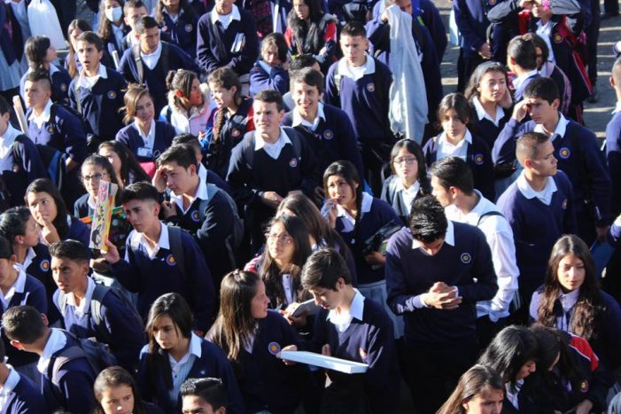En Bogotá alumnos regresarían a clases por turnos