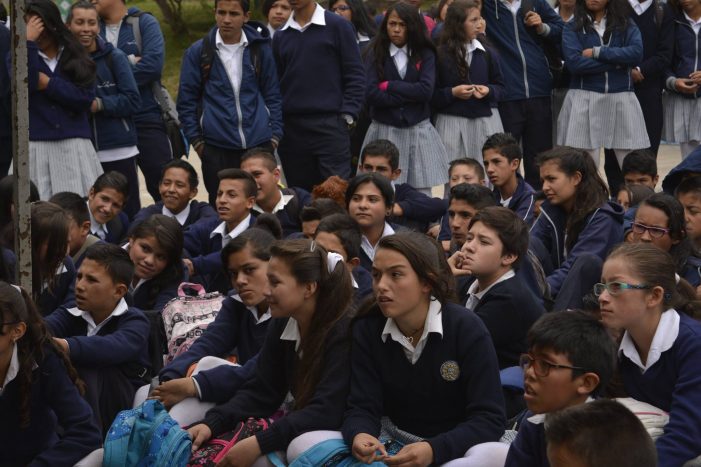 Clases en colegios públicos de Bogotá será de manera no presencial