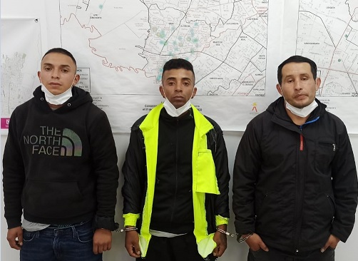 Capturados tres falsos policías en Bogotá