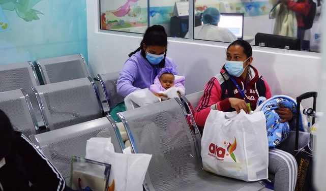 Tiendas Ara hace donación de pañales a hospitales con unidades materno infantiles de Bogotá