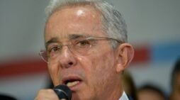 Esplendor y caída de Álvaro Uribe y el uribismo