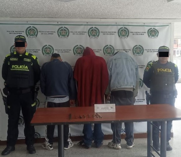Policía captura a ladrones de autopartes en Bogotá