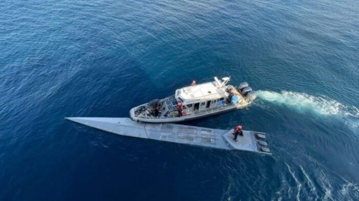 En Colombia apareció submarino fantasma con más de 2.500 kilos de cocaína y dos cadáveres
