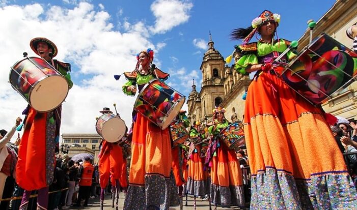 Desfile de comparsas por el cumpleaños de Bogotá este 6 de agosto