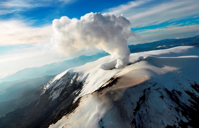 Registran cambios en la temperatura al interior del volcán Nevado del Ruíz