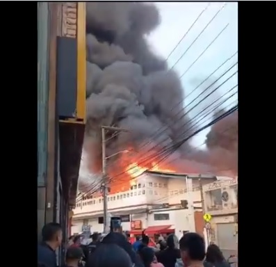 Voraz incendio se presentó en una fábrica en el barrio La Estancia en el sur de Bogotá