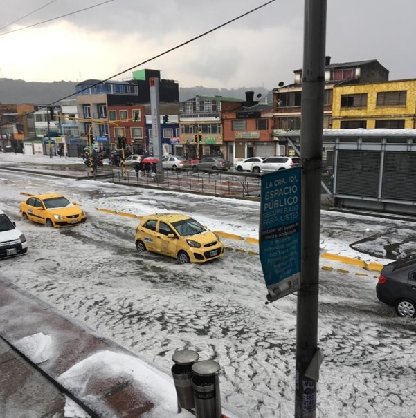 Volvió a llover en Bogotá, fuerte granizada afectó varias localidades