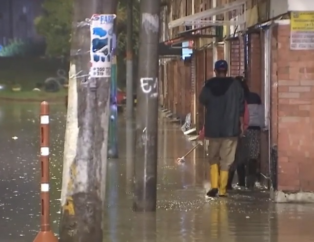 Inundaciones en la localidad de Bosa tras fuertes lluvias en Bogotá