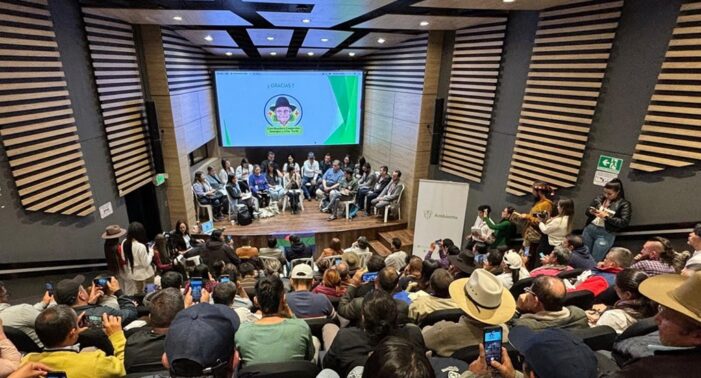 MinAmbiente y campesinos, sellan acuerdo para avanzar en delimitación del páramo Cruz Verde-Sumapaz