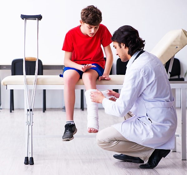 Esguinces de tobillo, fracturas en el antebrazo y clavícula, entre las consultas más frecuentes en ortopedia infantil