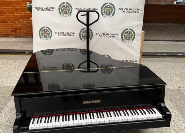 Cae en el aeropuerto El Dorado 120 paquetes de cocaína escondidos en dos pianos