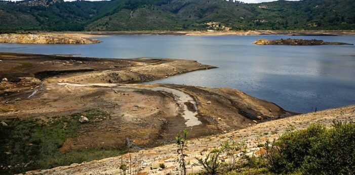 A pesar de las fuertes lluvias recientes en Bogotá, estas no han ayudado a mejorar los niveles de los embalses de Chingaza