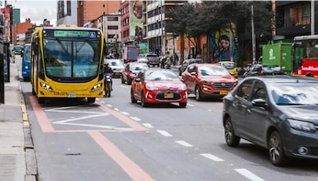 Desde el 19 de mayo, multas de más de $600.000 por invadir carril preferencial en la carrera Séptima