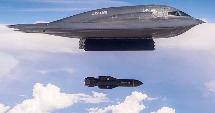 EE.UU. lanza por primera vez la bomba GBU-57A/B MOP contra instalaciones nucleares subterráneas en Irán