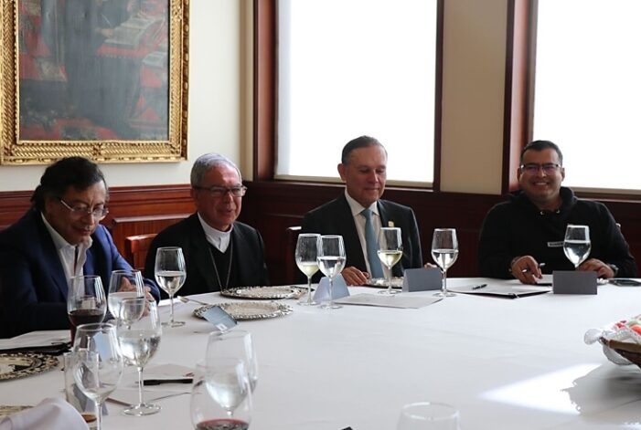 Gobierno, altos funcionarios y congresistas firman acuerdo nacional por el respeto y contra la polarización en el país
