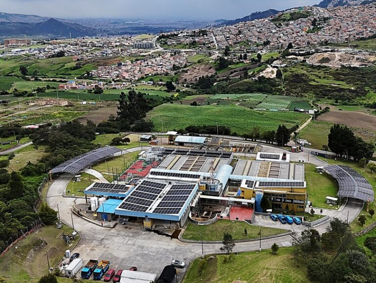 sistema de energía fotovoltaica en la Ptar ElDorado en Usme