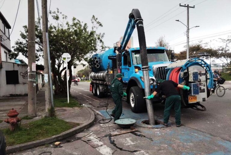Bogotá refuerza mantenimiento de alcantarillado para evitar emergencias por lluvias
